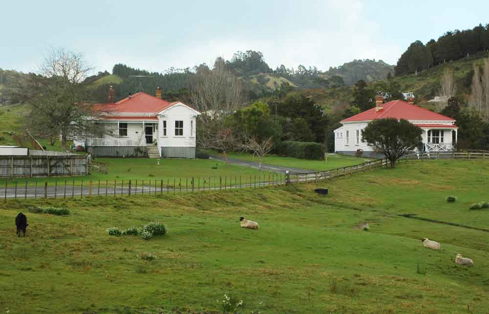 36 - Nueva Zelanda - Puhoi, casas